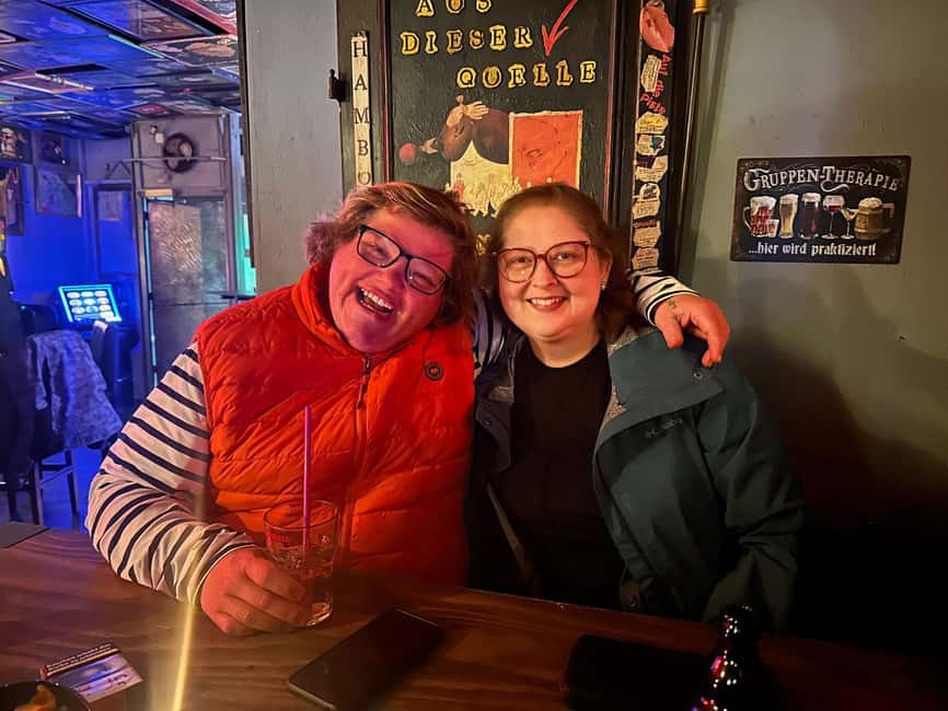 Hamburg: Neighborhood tour with a former dominatrix - Große Freiheit and the dance-show stop, with time for breathing room