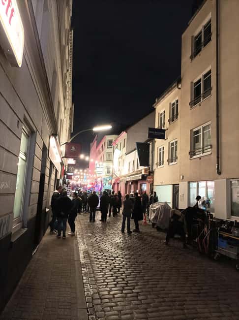 Hamburg: Neighborhood tour with a former dominatrix - Price and value: is $106 per group up to 4 fair?