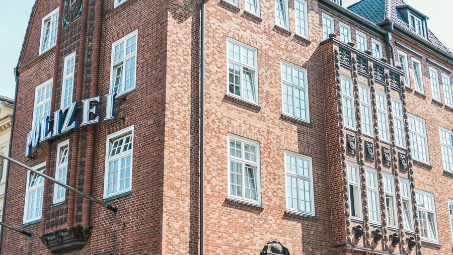 Hamburg: Night Watchman's Tour of St. Pauli in German - Davidwache Police Department and Rope-Making, the Local Details You Miss