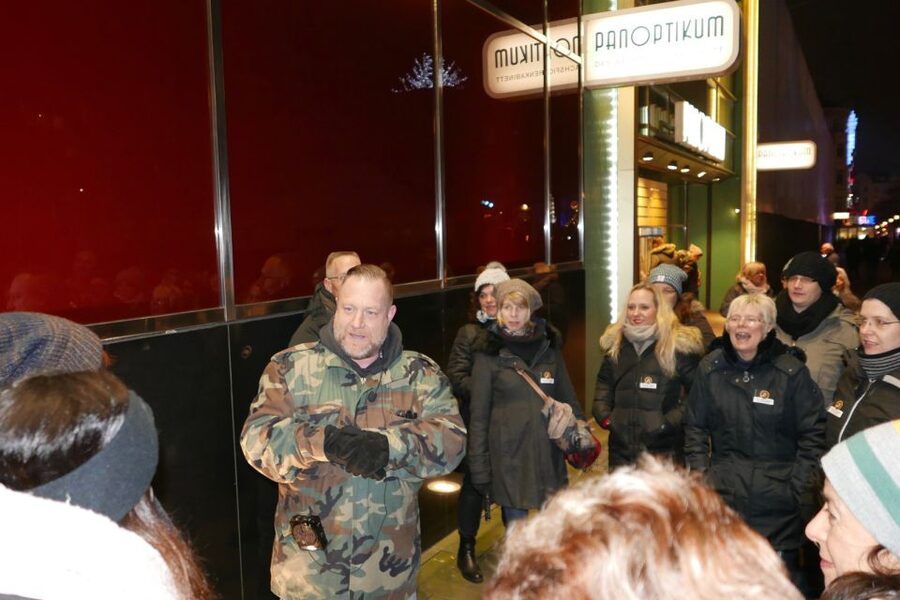 Hamburg: Olivia Jones Tour with Iconic Barker Fabian - Walking the red light district with Fabian Zahrt