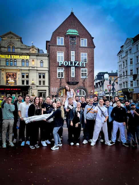 Hamburg: Pubcrawl & Nightlife Tour auf St.Pauli - Price and value: what makes it worth it even before you compare venues