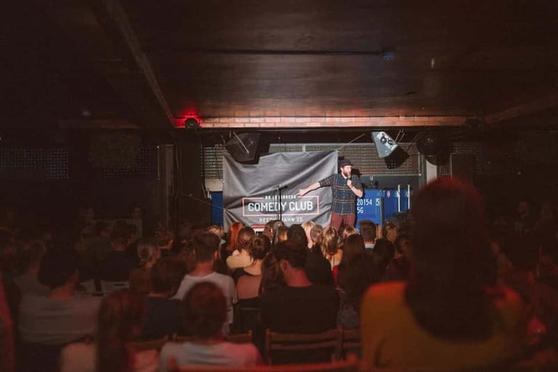 Hamburg: Reeperbahn Comedy Club - Entering the room, the welcome shot, and getting guided fast