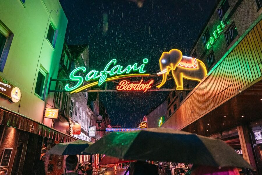 Hamburg: Reeperbahn Lust & Laster Tour for Adults Only - Why this Reeperbahn tour feels different from a random bar crawl