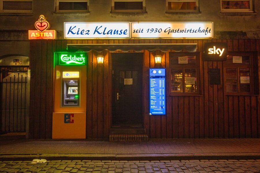 Hamburg: Reeperbahn Quickie, The Short & Sexy St. Pauli Tour - Große Freiheit and the end-of-tour local shot