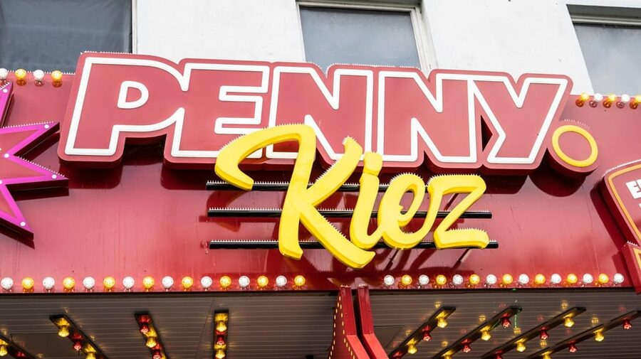 Hamburg: Reeperbahn & St. Pauli by Day - Key highlights you will feel in 2 hours