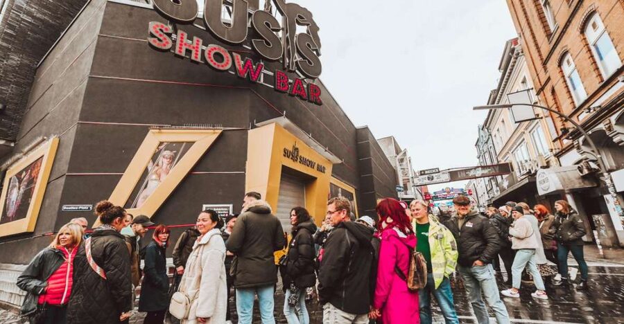 Hamburg: Reeperbahn & St Pauli Guided Tour with Kiez Insider - From former Chinatown to a notorious bar: the darker edge of the story