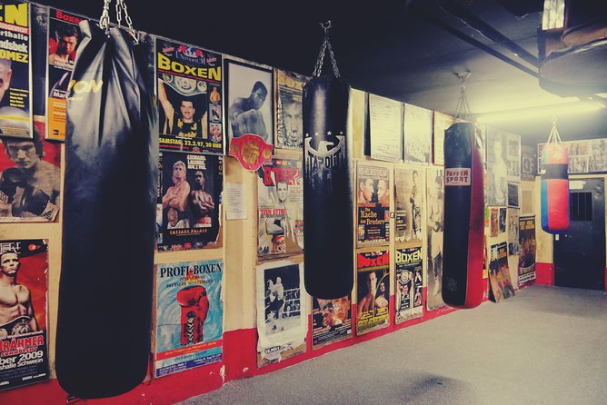 Hamburg Reeperbahn Tour with a Guide - Zur Ritze Boxkeller: the highlight stop, plus the one cost to plan for