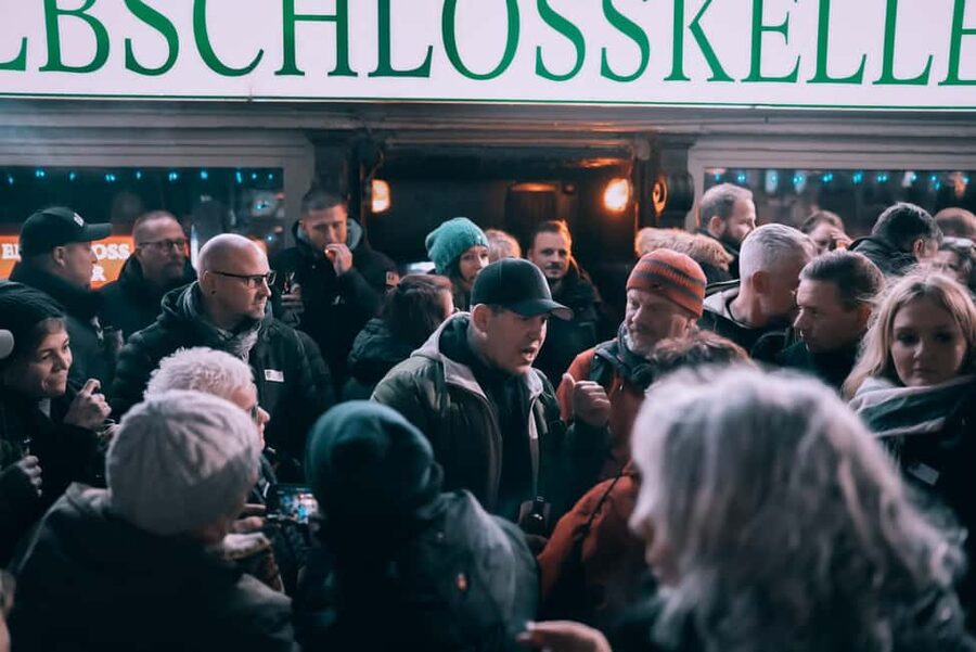 Hamburg: Reeperbahn tour with Daniel Schmidt from the Elbschlosskeller - Starting at Rendsburger Straße, then straight into the Kiez mood