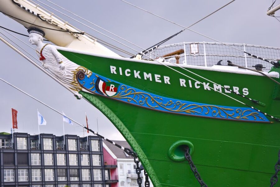 Hamburg: RICKMER RICKMERS Museum Entry Ticket - Getting to the ship at Landing Bridge 1, without stress