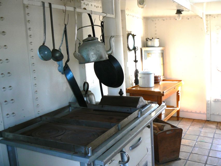 Hamburg: RICKMER RICKMERS Museum Entry Ticket - What to focus on: restored quarters, life onboard, and those captain details
