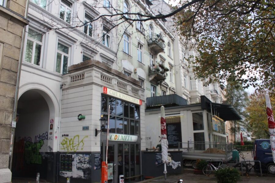 Hamburg: Schanzenviertel Culinary Tour - Rote Flora and the neighborhood fight against gentrification