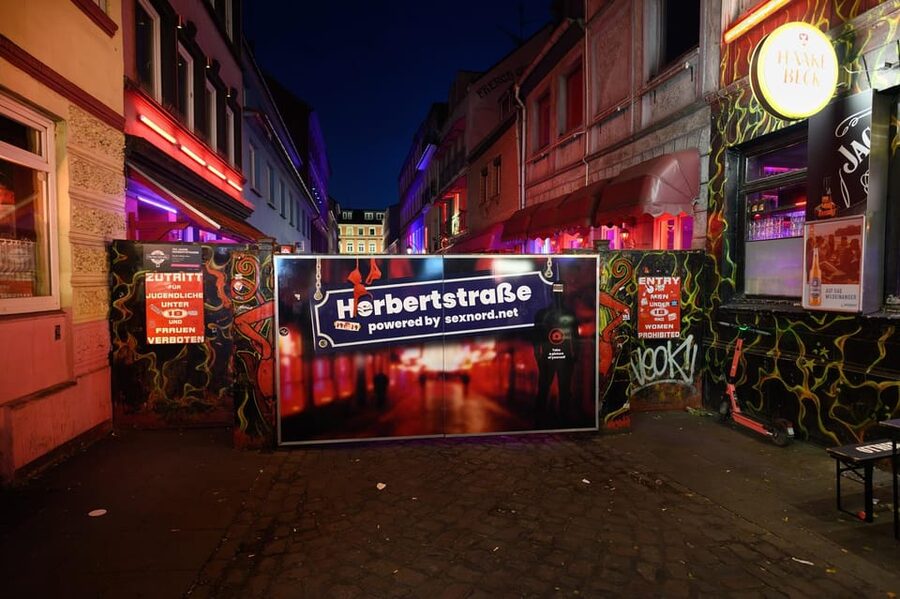 Hamburg: Sin & Sex Guided Tour of Reeperbahn - Who should book this Reeperbahn night tour, and who should skip