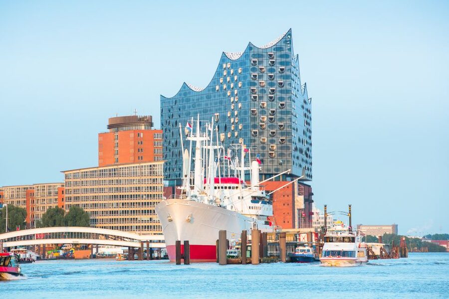Hamburg: Speicherstadt and HafenCity Tour - Meeting point at Sandtorkai 74, so you do not waste time