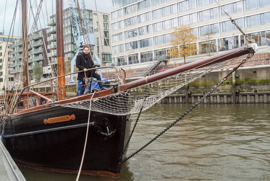 Hamburg: Speicherstadt & HafenCity Tour - The Harbor View Circuit: Ships, Bridges, and Framing the Elbe
