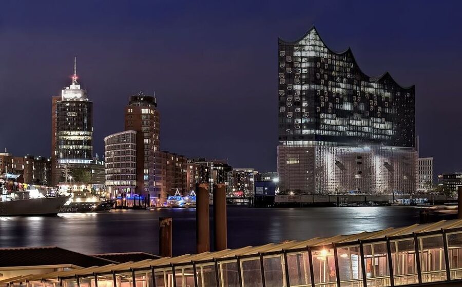 Hamburg: Speicherstadt & HafenCity Tour - Practical Tips for a Smooth 2-Hour Walk (What to Wear and How to Move)