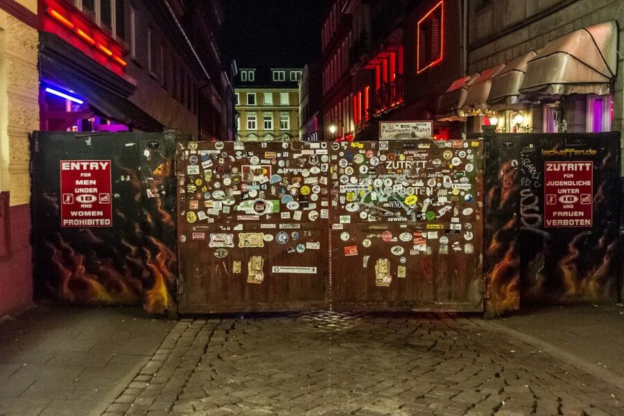 Hamburg: St. Pauli Highlights Guided Tour with Beer for 18+ - The second local bar and your last chance for tips
