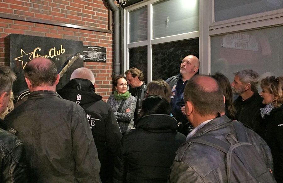 Hamburg: St. Pauli Highlights Guided Tour with Beer for 18+ - Zur Ritze, the boxing gym stop, and what makes it feel different