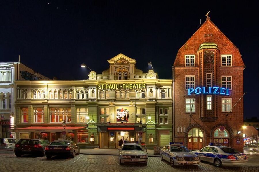 Hamburg: St. Pauli Highlights Guided Tour with Beer for 18+ - The Reeperbahn after dark, from half-past midnight to Beatles stories