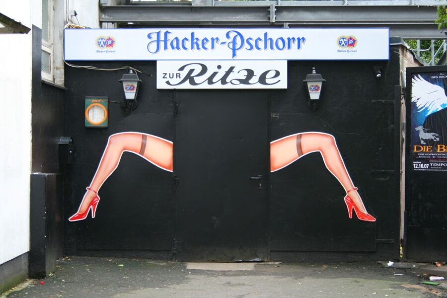 Hamburg St Pauli: Red Light District Walking Tour - Hamburger Berg: food, variety, and the neighborhood in-between