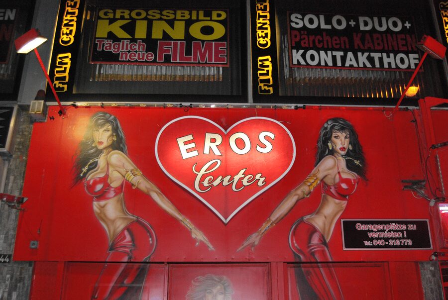 Hamburg: The Ultimate Sex, Drugs, and Hotdog Tour - Who should book this Hamburg Reeperbahn hotdog tour
