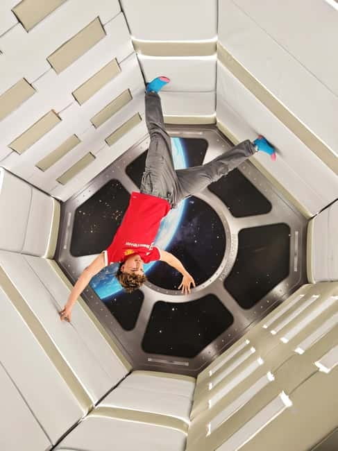Hamburg: Ticket for the Paradox Museum - Your 60-90 minute route through 14 rooms of illusions