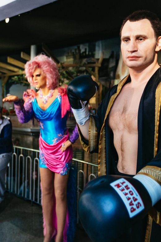 Hamburg: Ticket to the Panoptikum Waxworks - Walking the Rooms: Celebrities, politics, and the intentionally strange corners