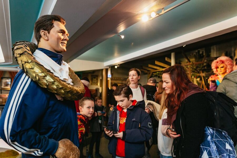 Hamburg: Ticket to the Panoptikum Waxworks - Wax Figure Creation 101: Why it changes how you look at faces