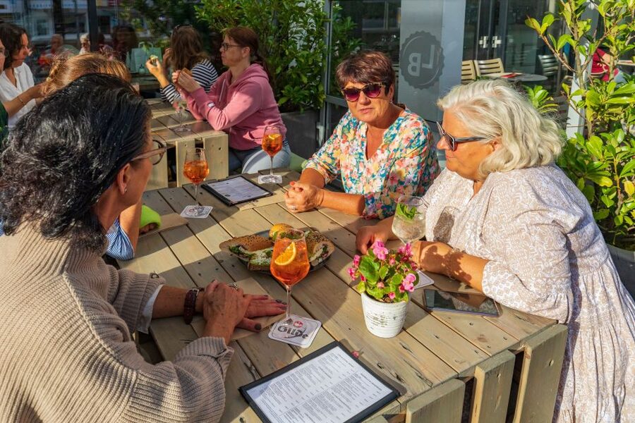 Hannover: Guided Bike Tour for Foodies with Tastings - Herrenhausen Gardens: the calmer finale before you head back