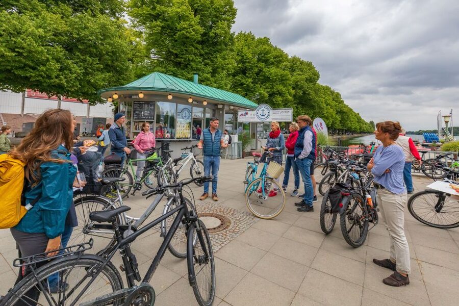 Hannover: Guided Bike Tour for Foodies with Tastings - Four tastings that keep you fueled, not stuffed