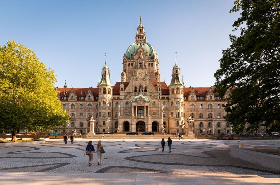 Hannover: Guided City Walk - Old Town lanes, pubs, cafés, and the Market Church anchor