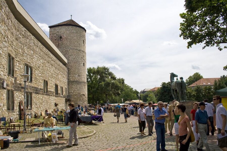 Hannover: Guided City Walk - New Town Hall and the Opera Theater area: culture meets city power