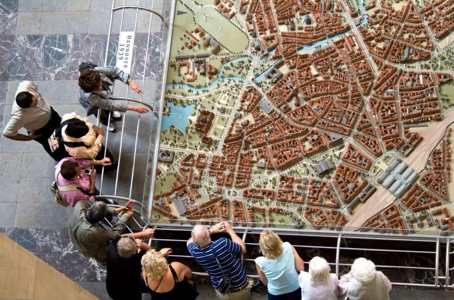 Hannover: New Town Hall exclusive Guided Walking Tour - Stepping Through Restricted Areas, What That Actually Means