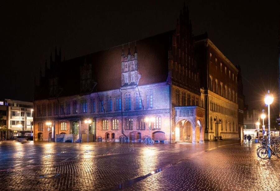 Hanover: Flashlight Guided Walking Tour at Night - Leineschloss at night: Neoclassical lines and the Leine River perspective