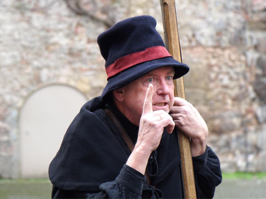 Hanover: Night tour with night watchman Melchior - Nightwatchman Melchior Turns Hanover Into a Medieval Stage