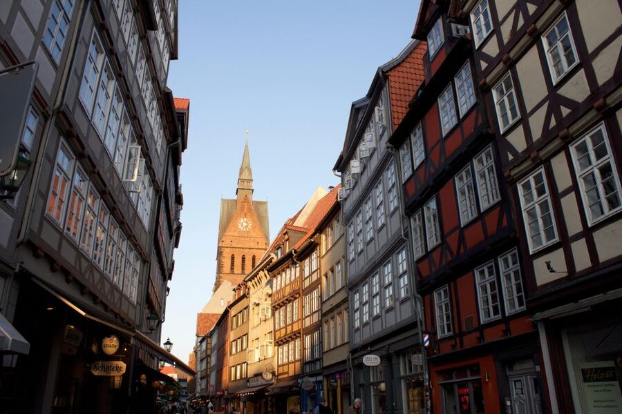 Hanover: Night tour with night watchman Melchior - How the 1.5-Hour Walk Flows Through Dark Old-Town Corners