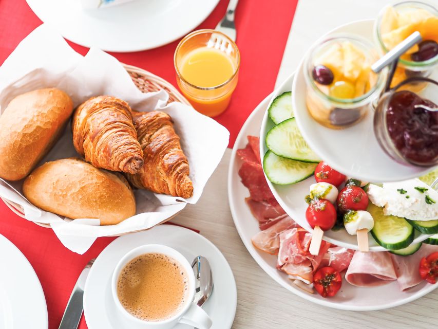 Heidelberg: Breakfast boat cruise - Route you can picture: Heidelberg to Neckarsteinach and back