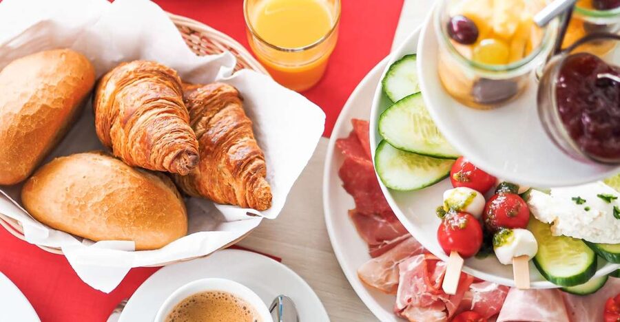 Heidelberg: Breakfast boat cruise - The ship experience: comfort, cleanliness, and table time