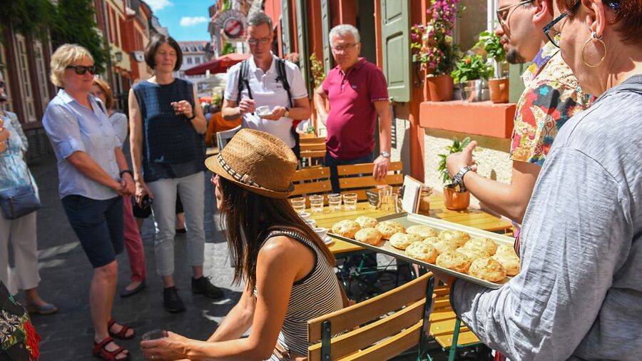 Heidelberg: Culinary city tour with delicious samples - Walking the Old Town Route, Town Hall, Kornmarkt, Old Bridge
