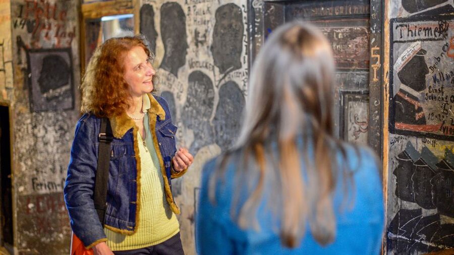 Heidelberg: Entertaining Guided Tour to Old Town Highlights - Meeting at Herkules-Brunnen: Why the Town Hall Start Matters