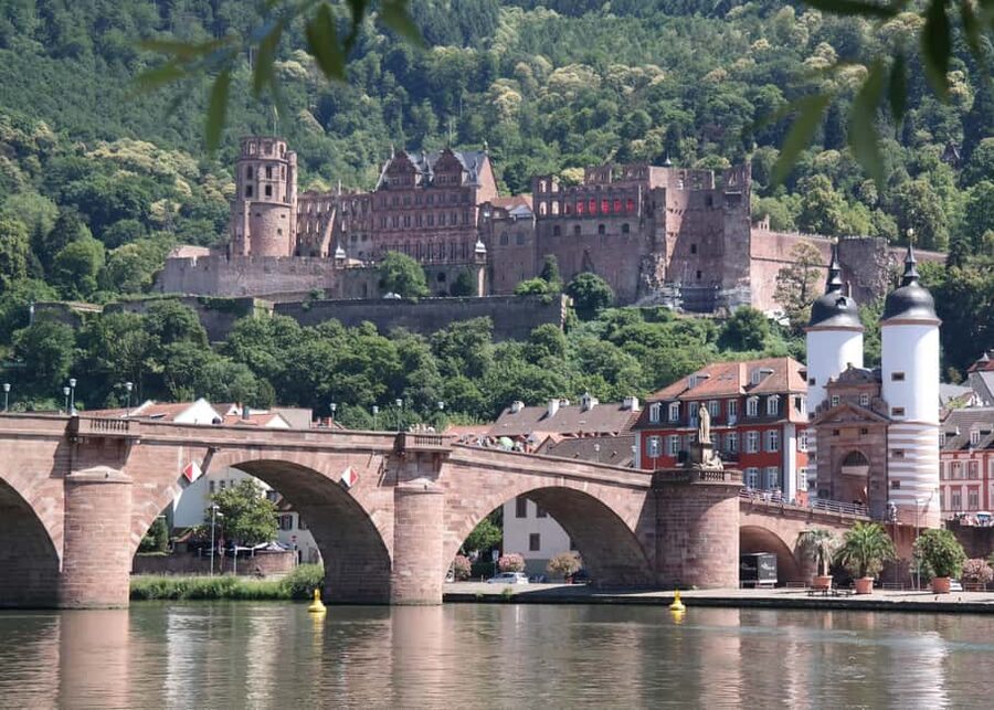 Heidelberg: Experience our history 1.5-hour walking tour through the old town - Meeting at the Karlsplatz Fountain and Getting Oriented Fast