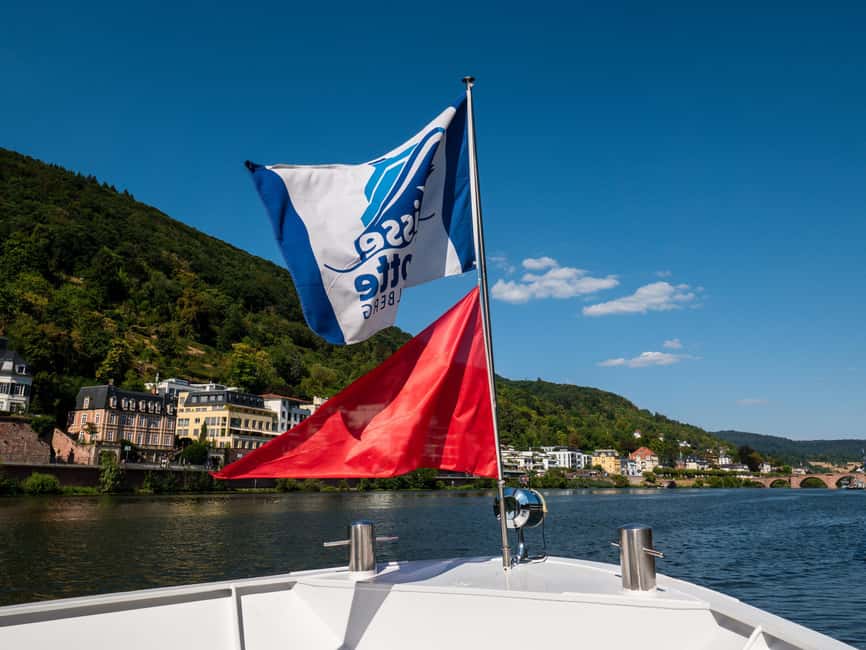 Heidelberg: Neckar River Sightseeing Cruise with a Drink - Boarding, your included drink, and how the commentary shows up