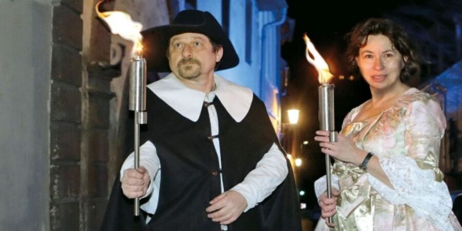 Heidelberg: Torchlight Tour with a Night Watchman - Korn Market to Karl Square: From Streets to Castle Ruins Views