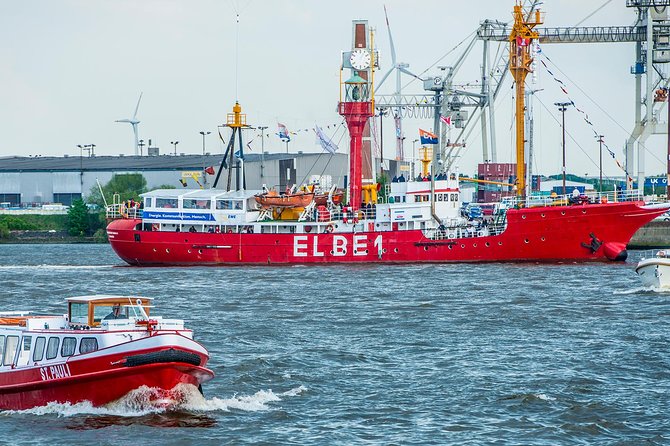 Hop-on hop-off on the water with the Maritime Circle Line in Hamburg - Why a harbour water route is the fast track to Hamburg waterfront views