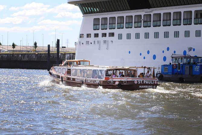 Hop-on hop-off on the water with the Maritime Circle Line in Hamburg - Stop 2: Hafenmuseum Hamburg, the port world before containers
