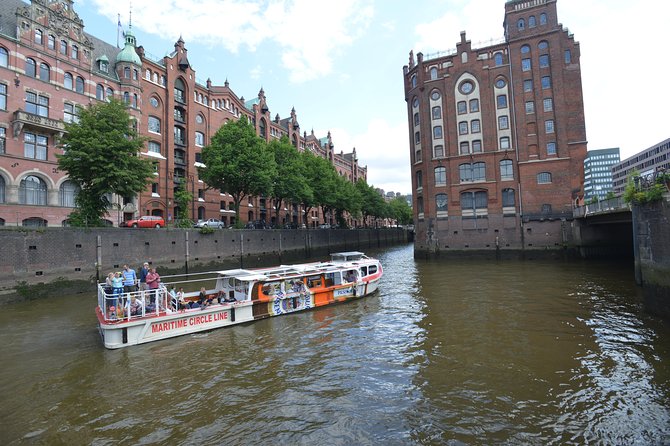 Hop-on hop-off on the water with the Maritime Circle Line in Hamburg - Stop 4: Elbphilharmonie and the Plaza view over the harbour