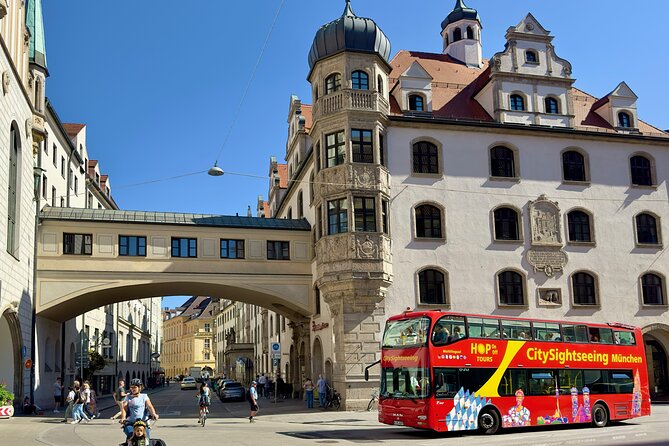 Hop-On Hop-Off Tour CitySightseeing Munich - Audio commentary in 8 languages, plus the one thing to watch for