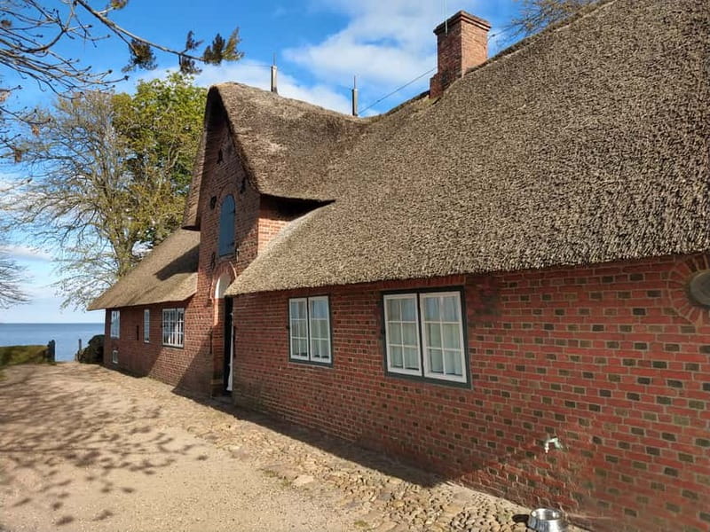 Keitum: Guided Village Walking Tour - Thatched Roofs, Curving Alleyways, and Workshop Windows