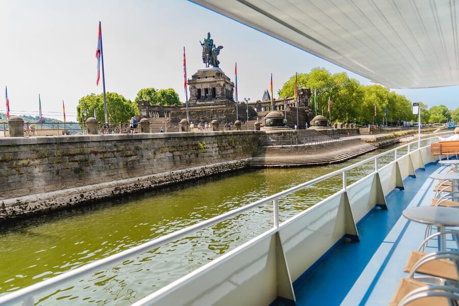 Koblenz: Panoramic Cruise on Moselle River to Winningen - Winningen Bend: Where the River and Vineyards Visually Meet