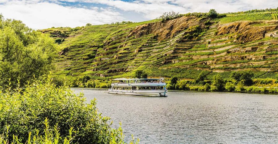 Koblenz: Panoramic Cruise on Moselle River to Winningen - Meeting Point at Konrad-Adenauer-Ufer Brücke 9: Easy Start, Clear Location