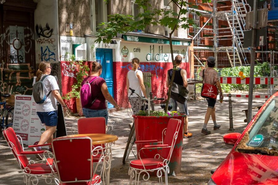 Kreuzberg: Culinary Food Tour - Oranienstraße: the long walk where the past becomes physical